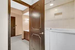 2208 Wynnewood Dr, Valparaiso, IN 46385 - Photo 23