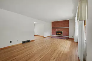 8510 Crestwood Ave, Munster, IN 46321 - Photo 5