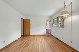 8510 Crestwood Ave, Munster, IN 46321 - Photo 17