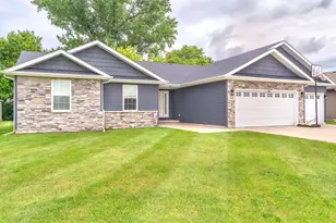 610 19th St SE, Demotte, IN 46310 - Photo 1