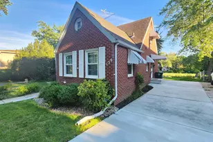 139 Beverly Blvd, Hobart, IN 46342 - Photo 3