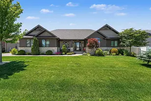 915 Betty Ln, Crown Point, IN 46307 - Photo 1