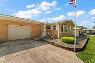 318 N Ohio St, Hobart, IN 46342 - Photo 3