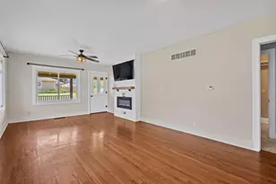 124 6th St SE, Demotte, IN 46310 - Photo 5
