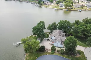 1739 Beachview Ct, Crown Point, IN 46307 - Photo 5