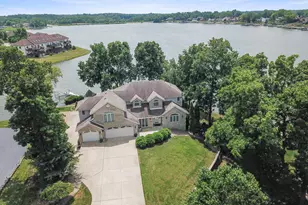 1739 Beachview Ct, Crown Point, IN 46307 - Photo 3