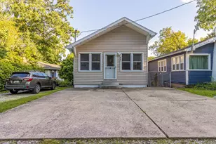 810 1/2 Woodland Terrace, Valparaiso, IN 46383 - Photo 1