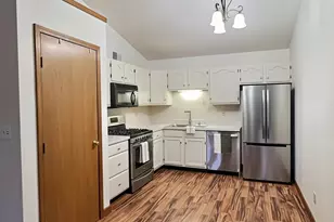 3602 Timberbridge Dr, Valparaiso, IN 46383 - Photo 5