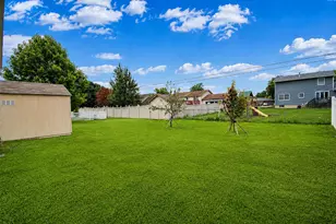 707 W 77th Ave, Merrillville, IN 46410 - Photo 9