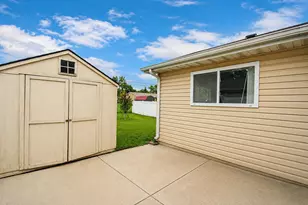 707 W 77th Ave, Merrillville, IN 46410 - Photo 7