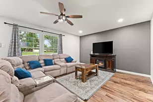 3764 Kingsway Dr, Crown Point, IN 46307 - Photo 5