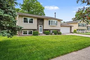 2801 Crabapple Ln, Hobart, IN 46342 - Photo 3