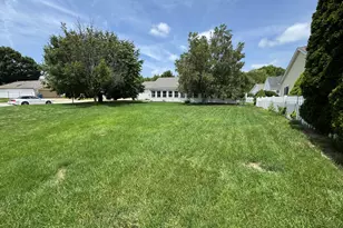 326 Brown Ct, Chesterton, IN 46304 - Photo 3