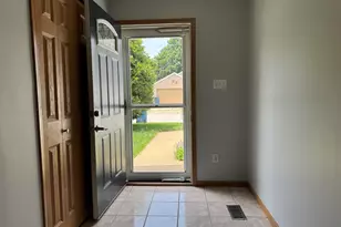 326 Brown Ct, Chesterton, IN 46304 - Photo 5