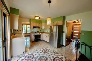 1752 Greenview St, Valparaiso, IN 46383 - Photo 9