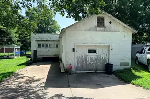 208 W Sigler St, Hebron, IN 46341 - Photo 25