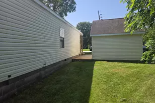 205 W McAlpin St, Hebron, IN 46341 - Photo 19