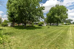 718 Forsythia St SE, Demotte, IN 46310 - Photo 7