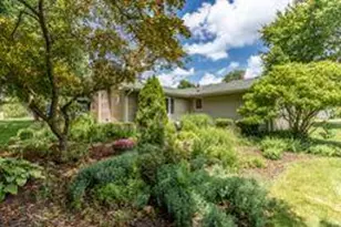 718 Forsythia St SE, Demotte, IN 46310 - Photo 3