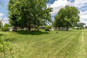 718 Forsythia St SE, Demotte, IN 46310 - Photo 7