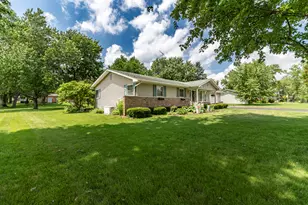 718 Forsythia St SE, Demotte, IN 46310 - Photo 5