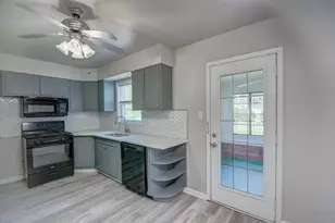 1409 Roosevelt St, Gary, IN 46404 - Photo 7