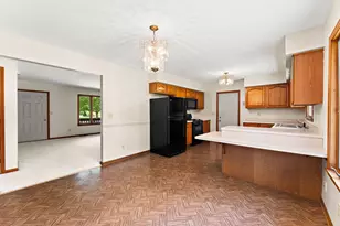 9082 Estates Dr, Demotte, IN 46310 - Photo 11
