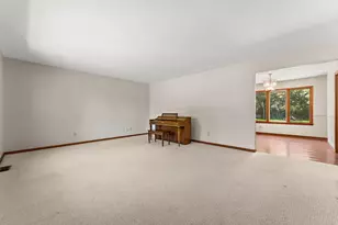 9082 Estates Dr, Demotte, IN 46310 - Photo 3