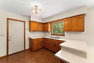 9082 Estates Dr, Demotte, IN 46310 - Photo 7