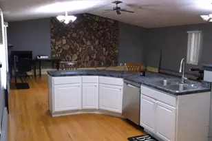 704 N Oakwood Dr, Griffith, IN 46319 - Photo 3