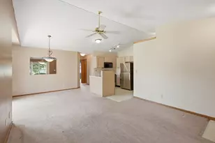1905 Creekside Ct, Valparaiso, IN 46383 - Photo 9