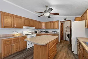 371 Pinewood Dr, Valparaiso, IN 46385 - Photo 7