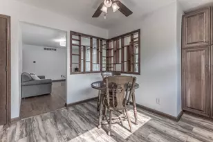 8223 Maple Ave, Gary, IN 46403 - Photo 9