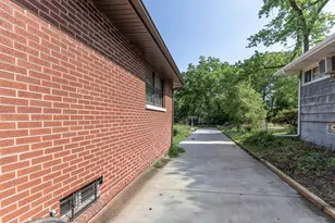 8223 Maple Ave, Gary, IN 46403 - Photo 41