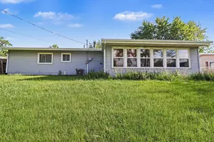 404 Sable Dr, Valparaiso, IN 46385 - Photo 5