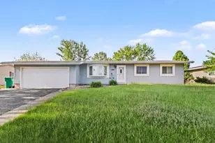 404 Sable Dr, Valparaiso, IN 46385 - Photo 1