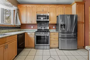 109 Elmwood Pl, Crown Point, IN 46307 - Photo 9