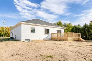 68 S Jefferson St, Hamlet, IN 46532 - Photo 15