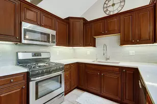 11031 Beacon Ct, Saint John, IN 46373 - Photo 7