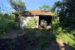 665 Fillmore St, Gary, IN 46402 - Photo 9