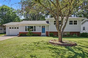 422 S Jackson Blvd, Chesterton, IN 46304 - Photo 1
