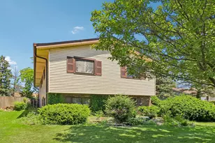 1845 Bluebird Ln, Munster, IN 46321 - Photo 5