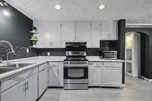 306 Jefferson Ave, La Porte, IN 46350 - Photo 7