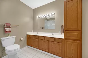 1659 Redbud Dr, Hobart, IN 46342 - Photo 15