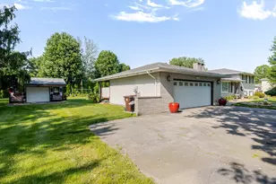 247 Westgate Dr, Valparaiso, IN 46385 - Photo 3