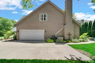 2002 Woodmere Cir, Valparaiso, IN 46383 - Photo 33
