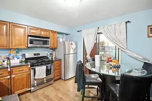 2110 Yorktowne Dr, Valparaiso, IN 46383 - Photo 9