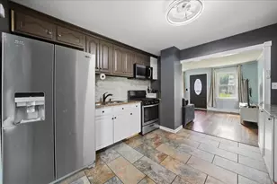 252 S 21st St, Chesterton, IN 46304 - Photo 7