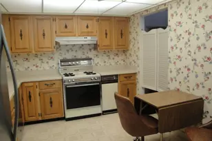 8805 Janeway Ct, Munster, IN 46321 - Photo 5