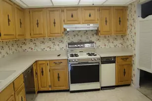 8805 Janeway Ct, Munster, IN 46321 - Photo 9